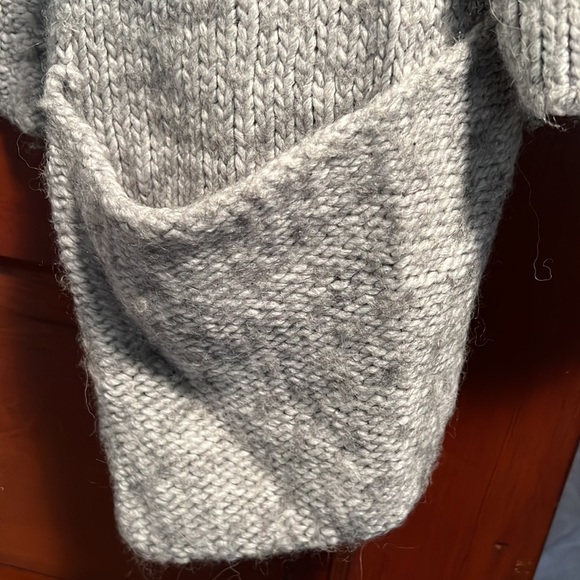 Gray sweater (Aerie) - Picture 2 of 3